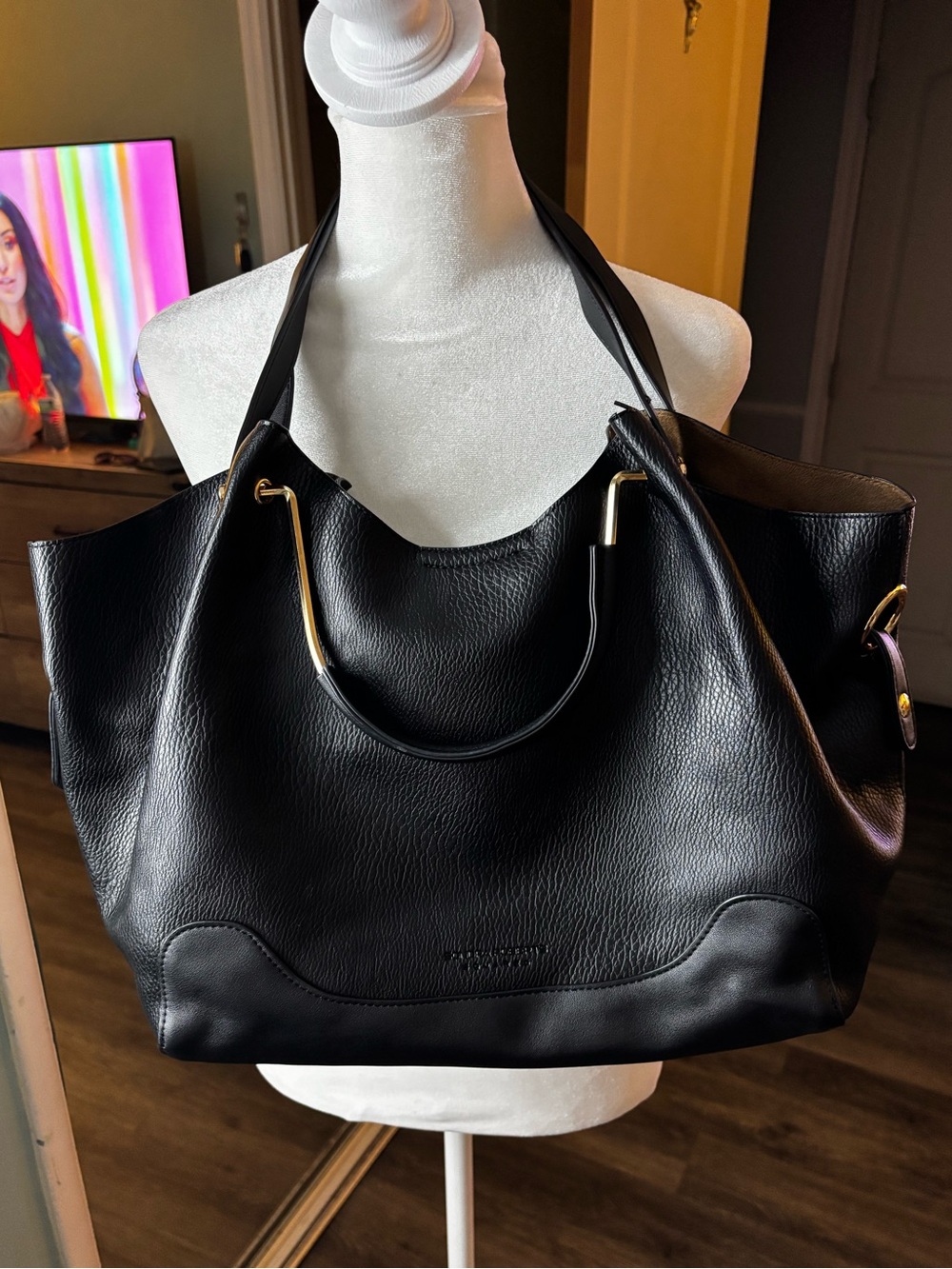 Sondra Roberts Black Leather Shoulder Bag with Gold Hardware - Picture 5 of 15